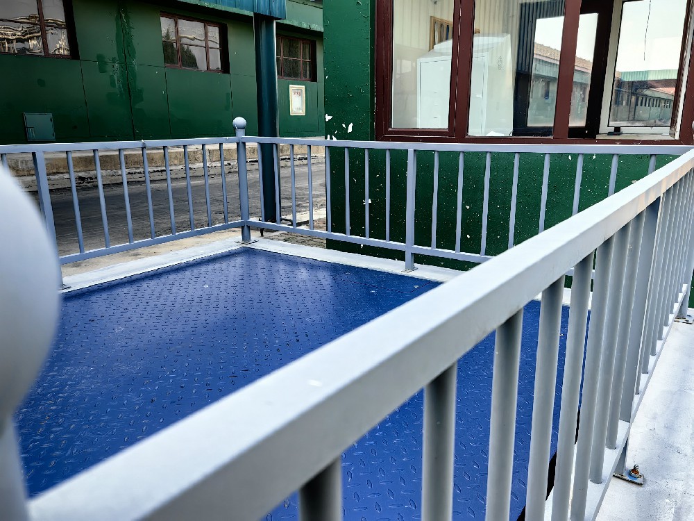 不銹鋼風(fēng)采依舊，醇酸改裝汽車漆守護(hù)每一寸細(xì)節(jié)