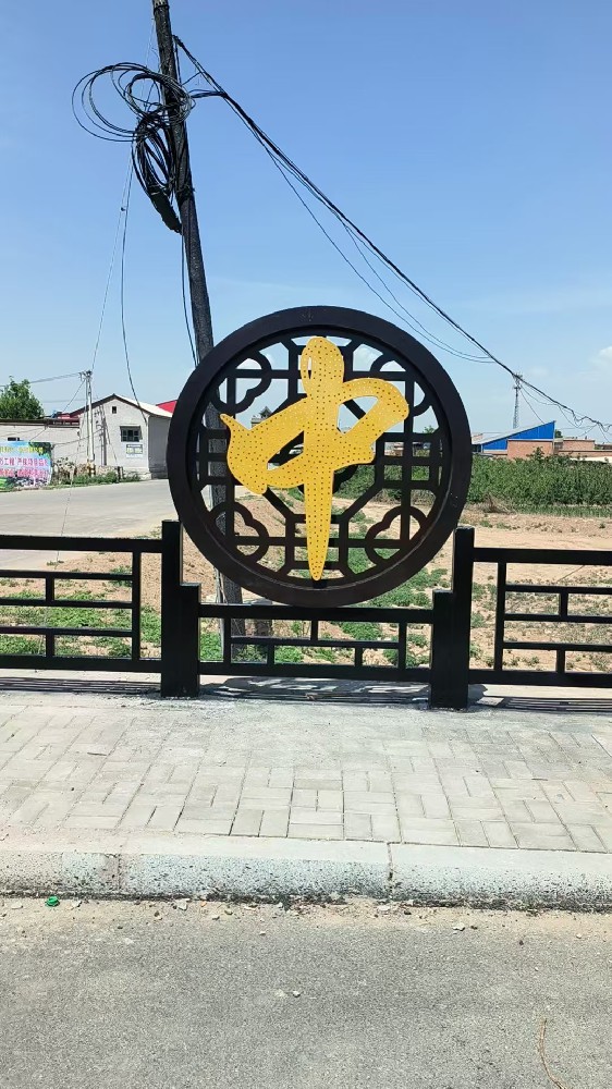 金屬護(hù)欄煥新生：晨虹醇酸專用汽車漆，守護(hù)安全與美觀