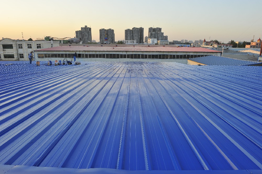 彩鋼瓦煥新裝，晨虹醇酸調(diào)和漆浸涂彰顯卓越風(fēng)采
